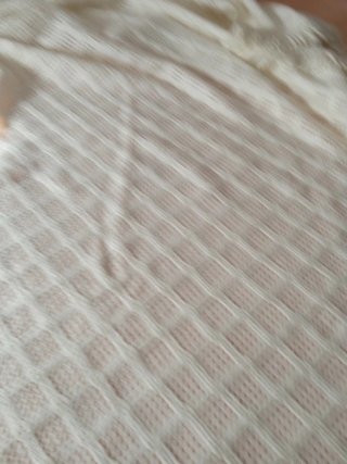 Colcha crochet beis con flecos