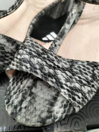 Sandalias T-Strap Piel Serpiente