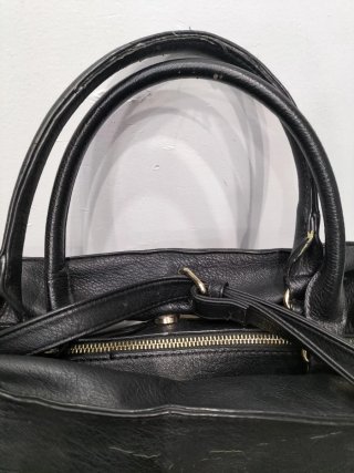 Bolso negro de piel sintética