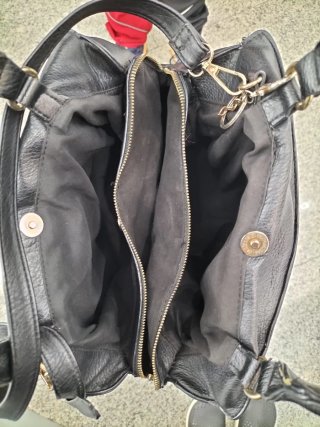 Bolso negro de piel sintética