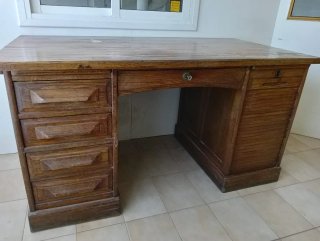 Escritorio antiguo de madera