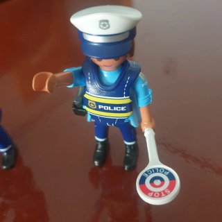 3 Figuras Playmobil Policía