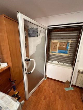 Puerta aluminio con cristal laminado