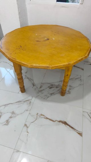 Mesa de comedor octogonal de madera