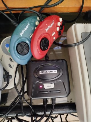 SEGA Mega Drive Mini con Street Fighter II + Ghouls'n Ghosts