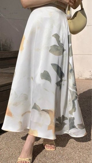 Falda midi estampada multicolor SIN ESTRENAR