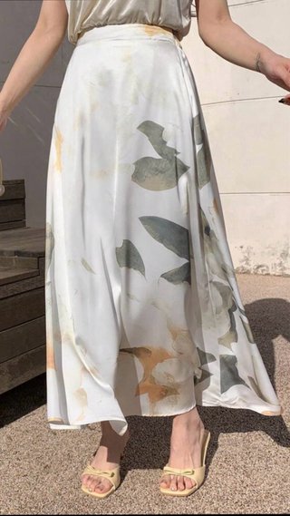 Falda midi estampada multicolor SIN ESTRENAR