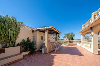 Casa adosada en alquiler en Nueva Andalucía centro en Marbella