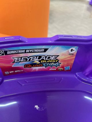 Arena Beyblade Burst QuadStrike Hasbro