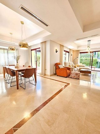 Casa pareada en alquiler en Nueva Andalucía centro en Marbella