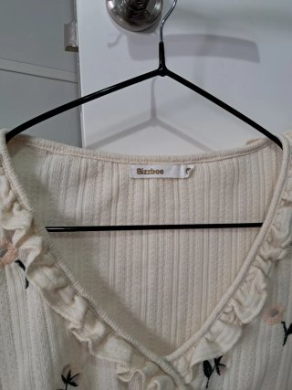 Top crop flores bordadas