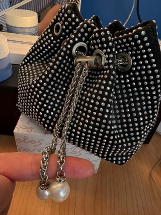 Bolso de fiesta plateado con pedrería