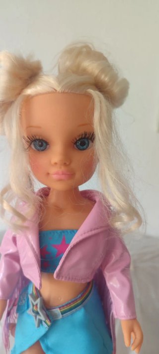 Nancy Patinadora Muñeca