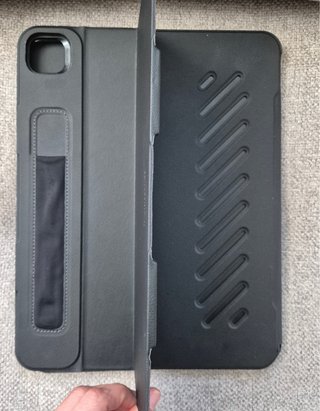 Custodia magnetica ESR per iPad Pro 13" Nera