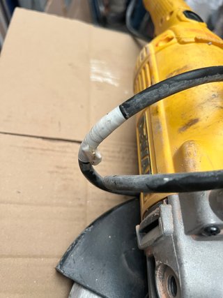 Radial DeWalt DWE490 2000W + Disco Diamante Brida