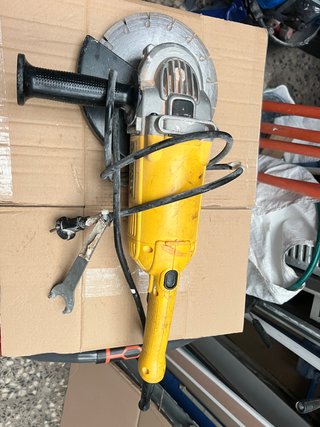Radial DeWalt DWE490 2000W + Disco Diamante Brida