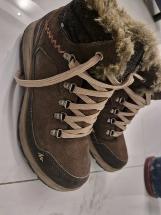 Botas de montaña marrones