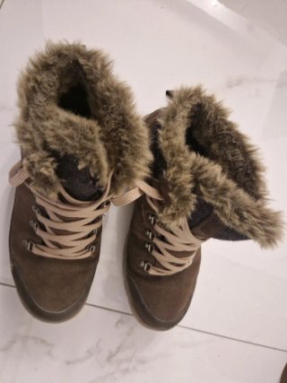 Botas de montaña marrones