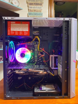 PC MSI con ventiladores RGB