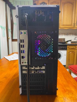 PC MSI con ventiladores RGB