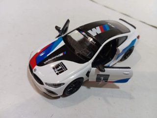 BMW M 8 escala 1.38