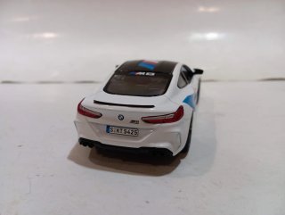 BMW M 8 escala 1.38