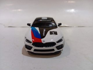 BMW M 8 escala 1.38