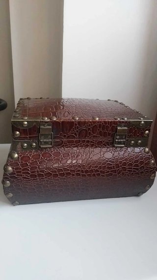 Cofre antiguo piel sintética estilo tos