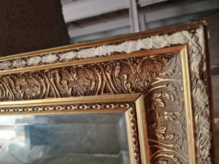 Espejo de pie dorado decorativo