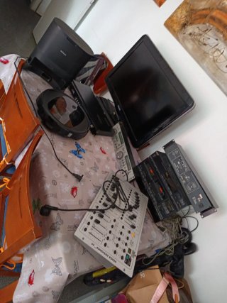 Lote Cecotec Robot Aspirador y Base todo urge