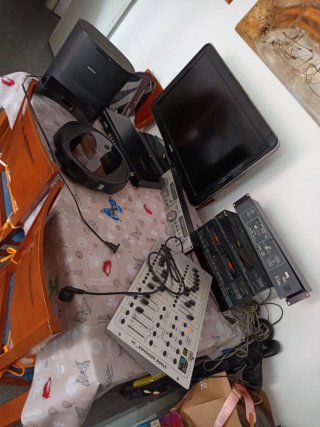 Lote Cecotec Robot Aspirador y Base todo urge