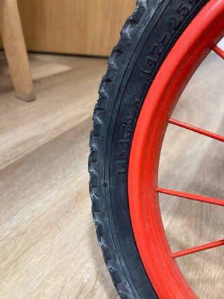 Bicicleta infantil roja