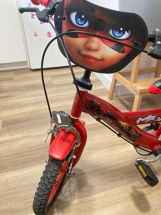 Bicicleta infantil roja