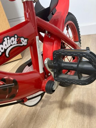 Bicicleta infantil roja