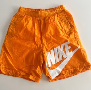 Pantalón corto deportivo Nike naranja