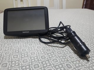 GPS Tomtom con cargador de coche
