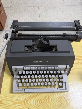Máquina de escribir Olivetti Linea 98