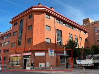Local comercial en venta en Valdeacederas en Madrid