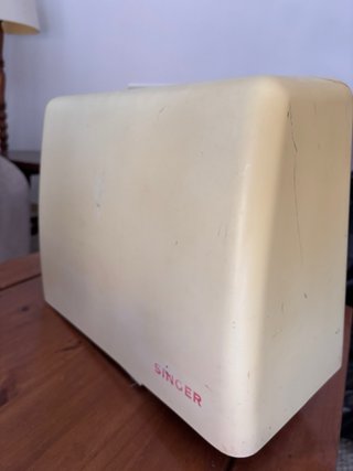 Máquina de coser Singer blanca