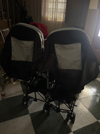 Carrito de bebé doble gris y negro