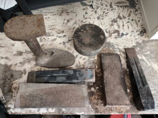Lote pesos y cuñas de metal