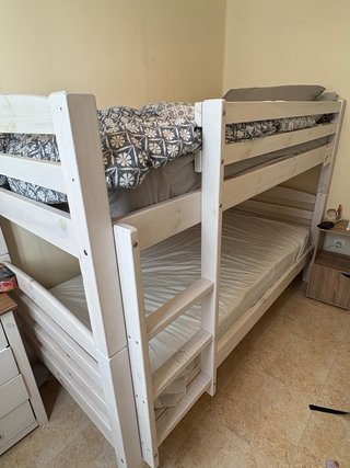 Literas de madera blancas