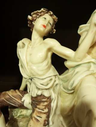 Lote 4 Figuras  grandes y Tapiz