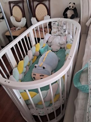 Cuna infantil ovalada blanca