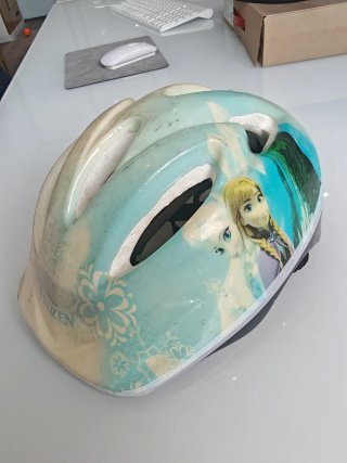 LOTE DE 27 CASCOS PARA BICI Y PATINETE