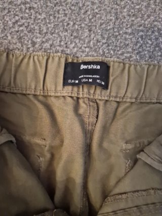 Pantalón cargo Bershka beige