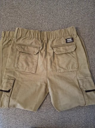 Pantalón cargo Bershka beige