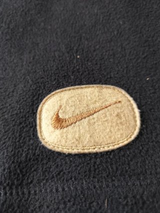 Bufanda Nike Negra y Dorada