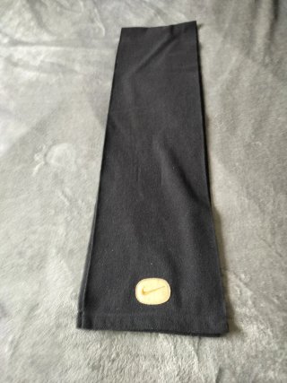 Bufanda Nike Negra y Dorada