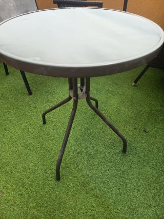 Base para sombrilla de terraza mas 2 mesas